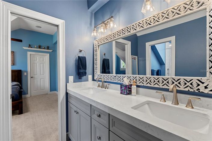 Image No.27-6 Bed Property for sale