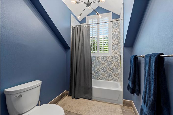 Image No.28-6 Bed Property for sale