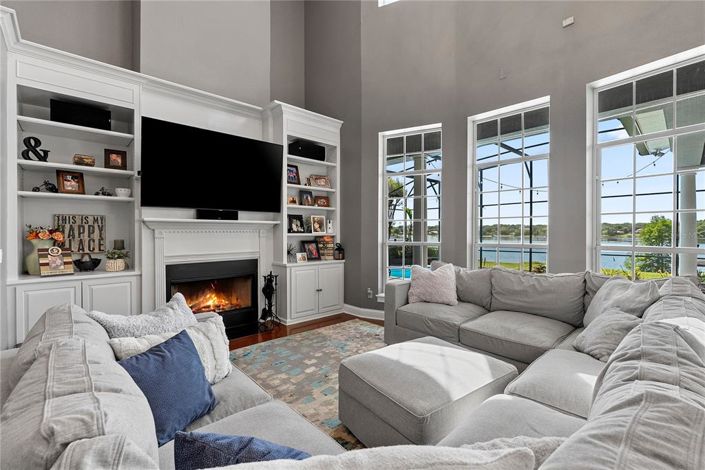 Image No.5-6 Bed Property for sale