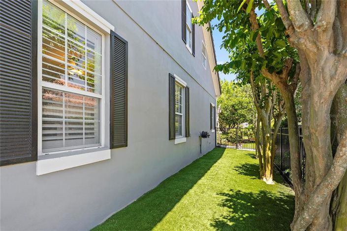 Image No.55-6 Bed Property for sale