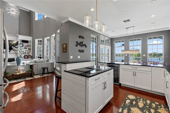 Image No.9-6 Bed Property for sale