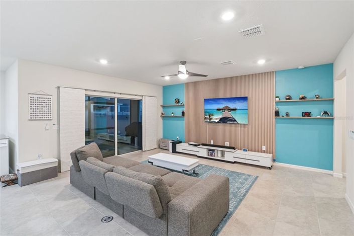 Image No.5-5 Bed Property for sale