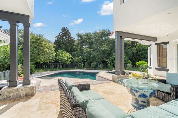 Image No.12-5 Bed Property for sale