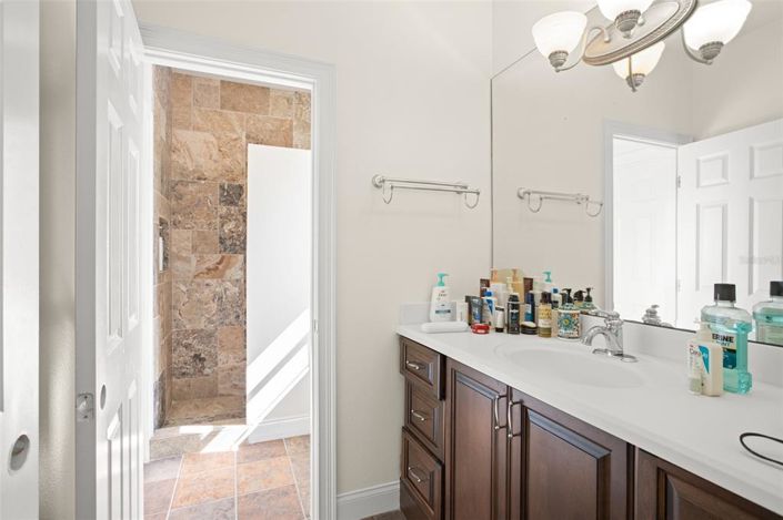 Image No.40-5 Bed Property for sale