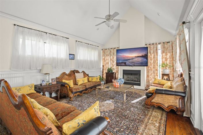 Image No.8-5 Bed Property for sale