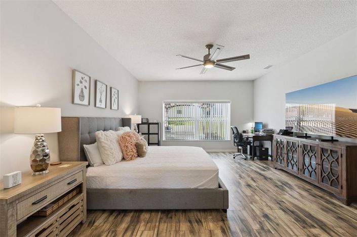 Image No.17-3 Bed Property for sale