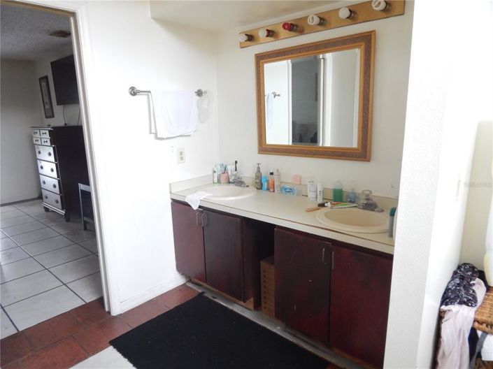 Image No.6-4 Bed Property for sale