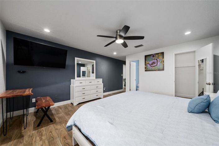 Image No.13-3 Bed Property for sale