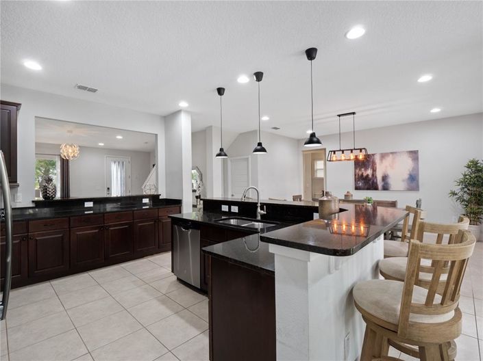 Image No.10-6 Bed Property for sale