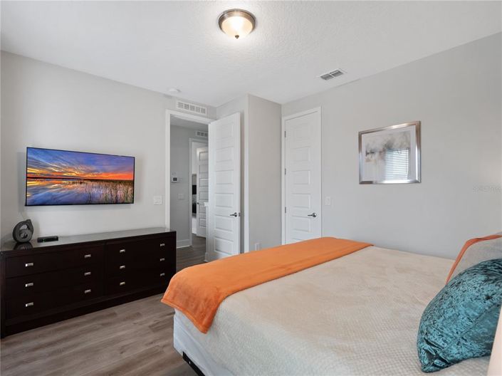 Image No.16-6 Bed Property for sale