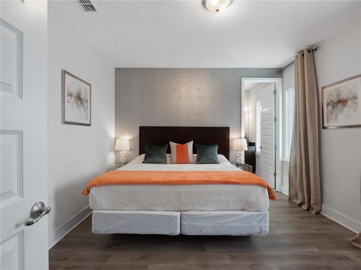 Image No.17-6 Bed Property for sale