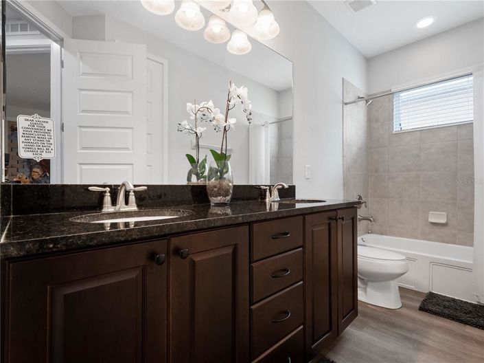 Image No.21-6 Bed Property for sale