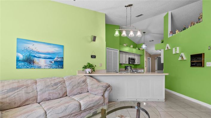 Image No.4-4 Bed Property for sale