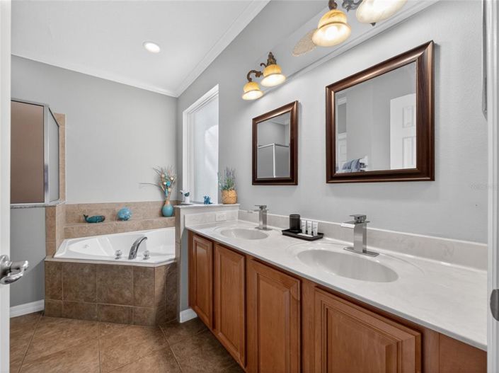 Image No.20-6 Bed Property for sale