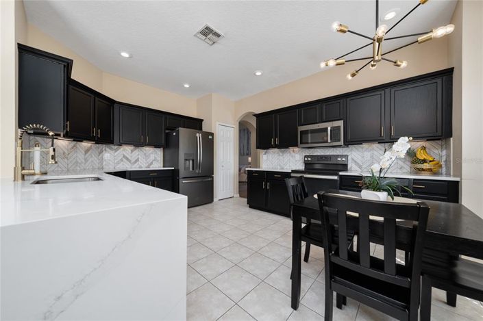 Image No.10-5 Bed Property for sale