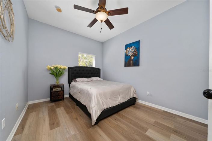 Image No.12-5 Bed Property for sale