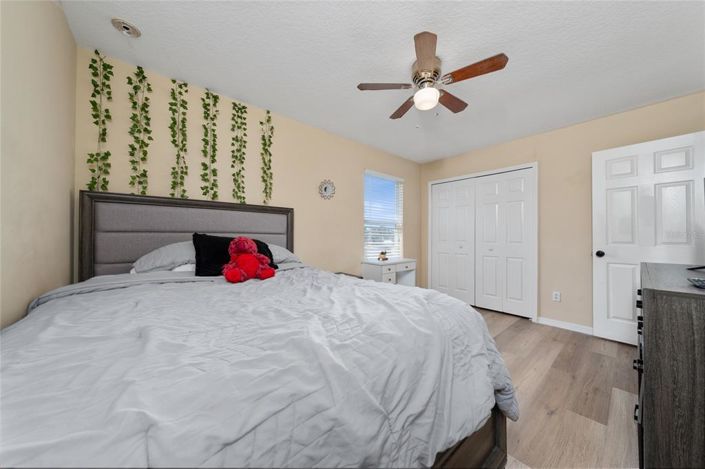 Image No.16-5 Bed Property for sale