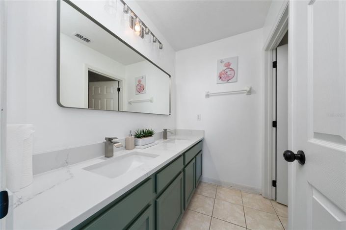 Image No.17-5 Bed Property for sale