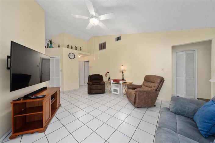 Image No.12-3 Bed Property for sale