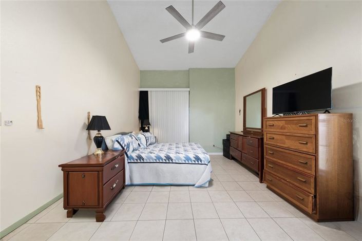 Image No.19-3 Bed Property for sale