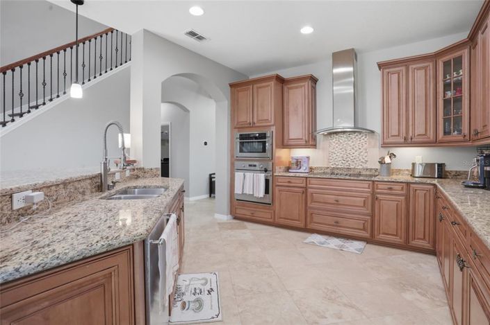 Image No.12-5 Bed Property for sale