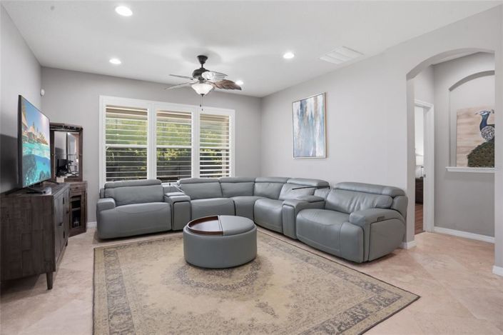 Image No.17-5 Bed Property for sale