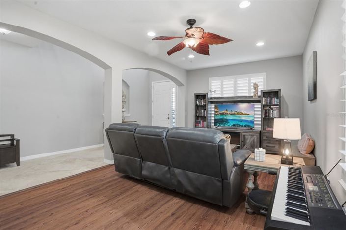 Image No.8-5 Bed Property for sale