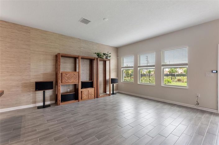 Image No.9-3 Bed Property for sale