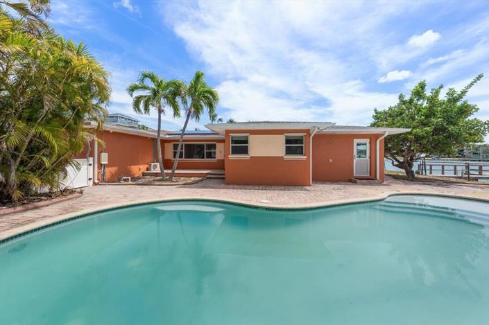 Image No.16-4 Bed Property for sale