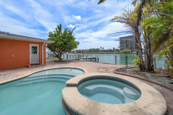 Image No.17-4 Bed Property for sale