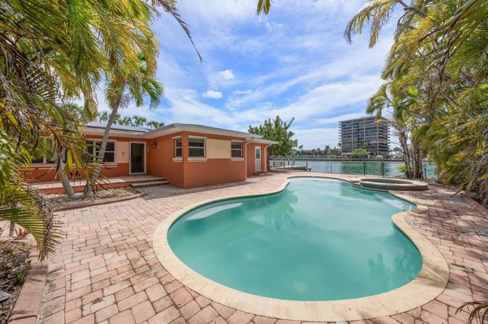 Image No.19-4 Bed Property for sale