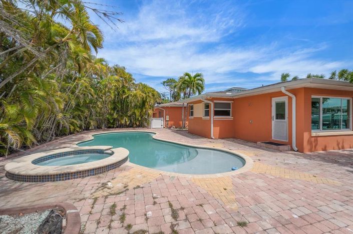 Image No.20-4 Bed Property for sale