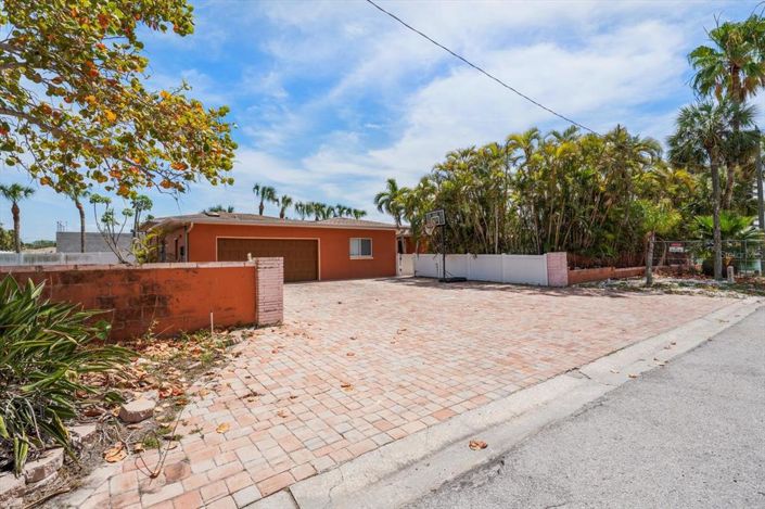 Image No.21-4 Bed Property for sale