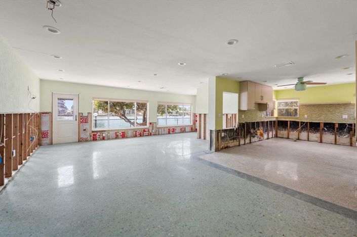 Image No.27-4 Bed Property for sale