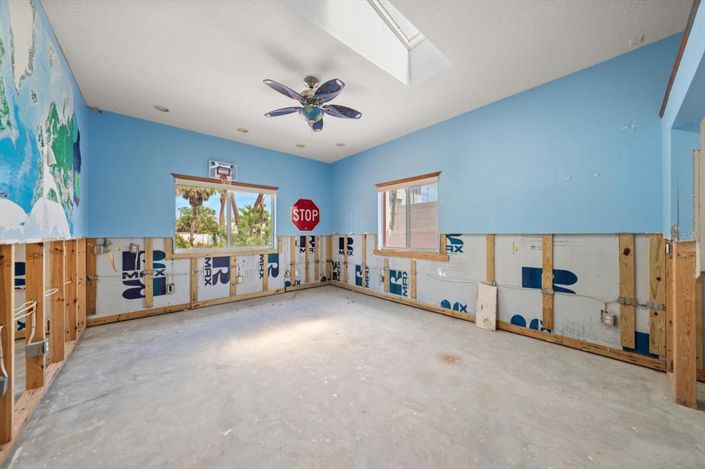 Image No.37-4 Bed Property for sale