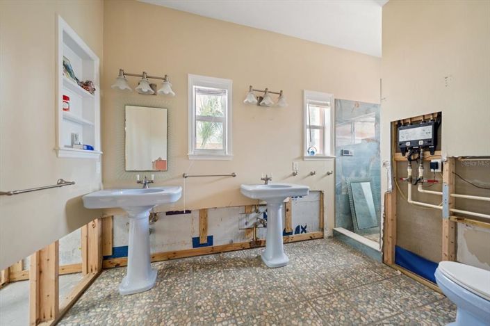 Image No.39-4 Bed Property for sale