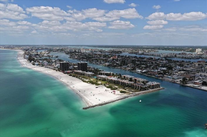 Image No.44-4 Bed Property for sale