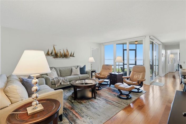 Image No.2-Propriété de 2 chambres à vendre à St. Petersburg