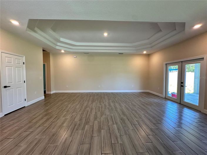 Image No.4-4 Bed Property for sale