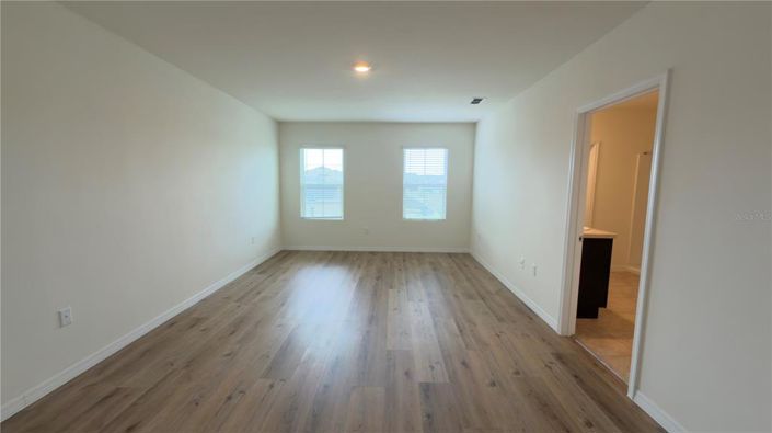 Image No.28-5 Bed Property for sale