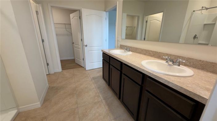 Image No.32-5 Bed Property for sale