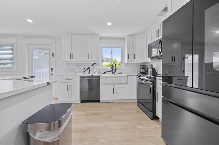 Image No.14-3 Bed Property for sale