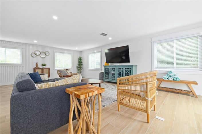 Image No.5-3 Bed Property for sale