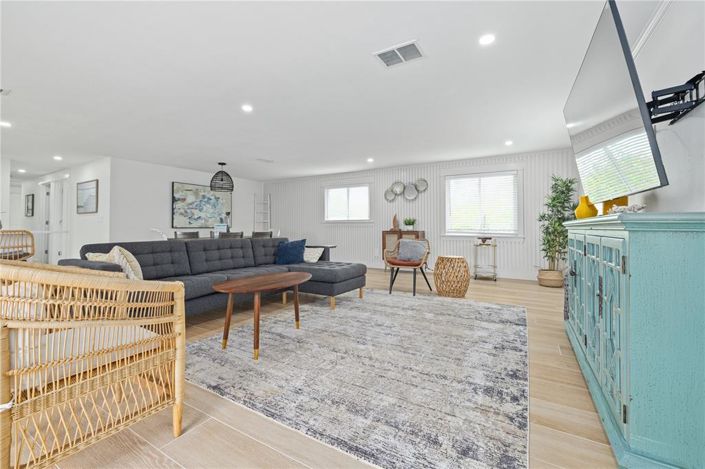 Image No.6-3 Bed Property for sale