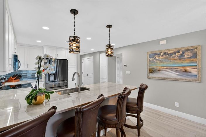 Image No.10-2 Bed Property for sale