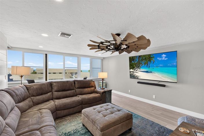 Image No.18-2 Bed Property for sale