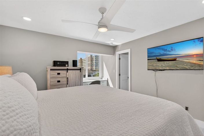 Image No.36-2 Bed Property for sale