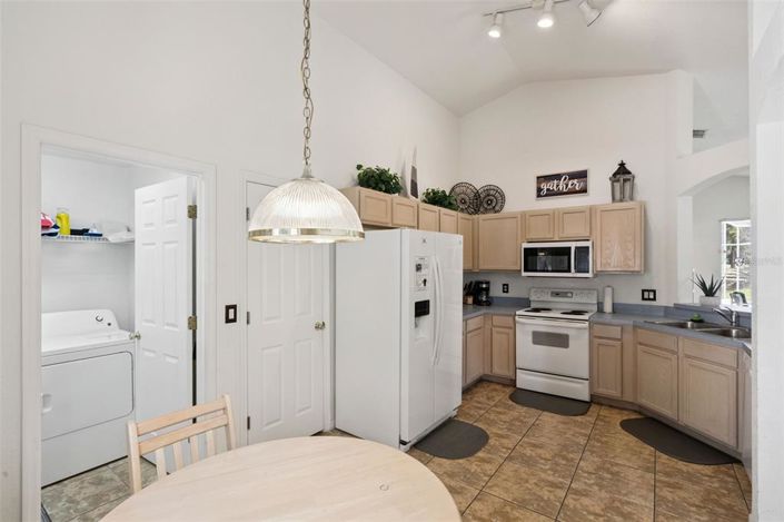 Image No.14-4 Bed Property for sale