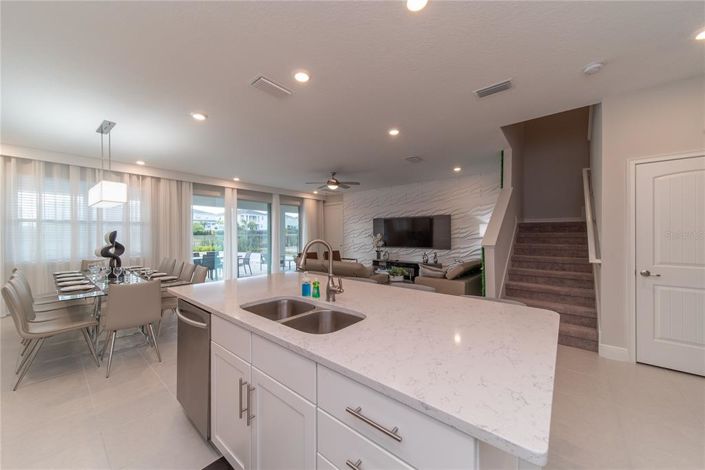 Image No.13-8 Bed Property for sale