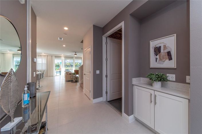 Image No.18-8 Bed Property for sale